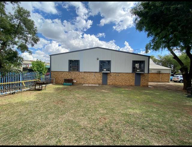 4,580M² WAREHOUSE TO LET IN ROSSLYN